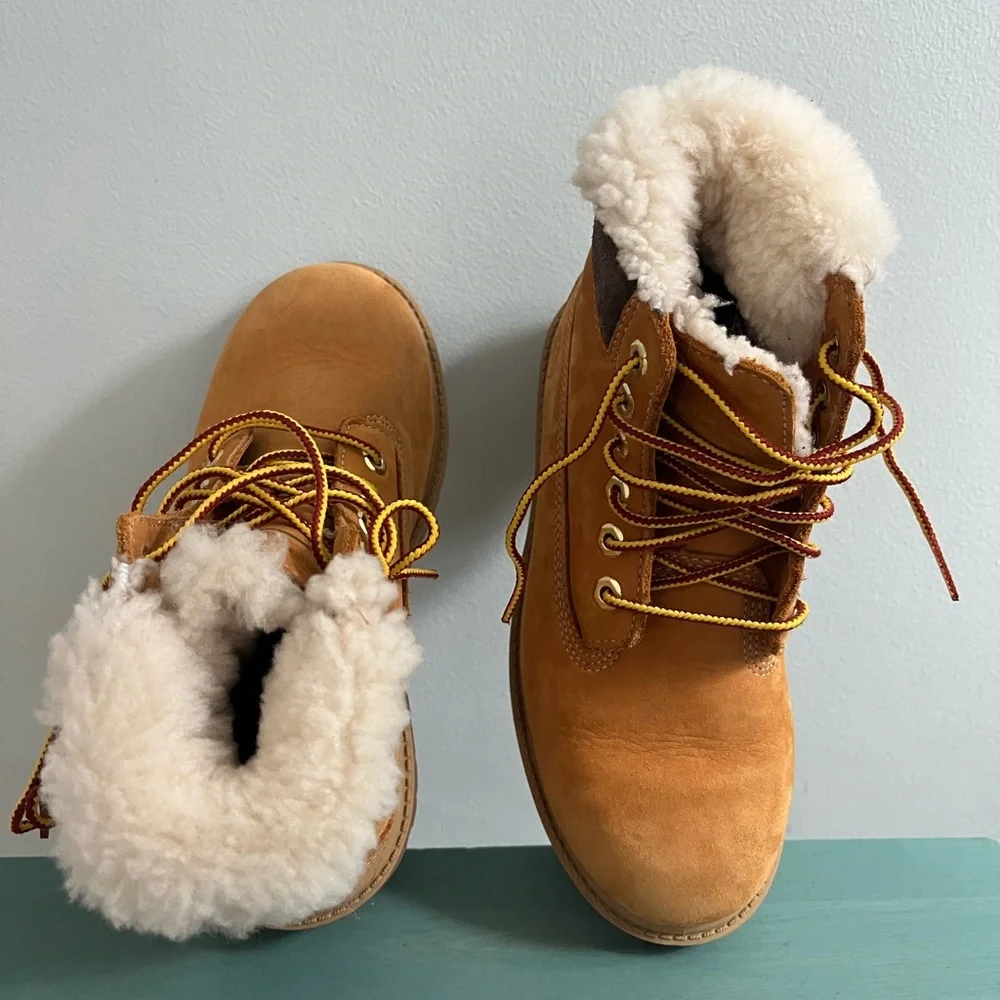 Youth 1.5 Timberland Classic weather resistant laceup boots faux‎ shearling rim